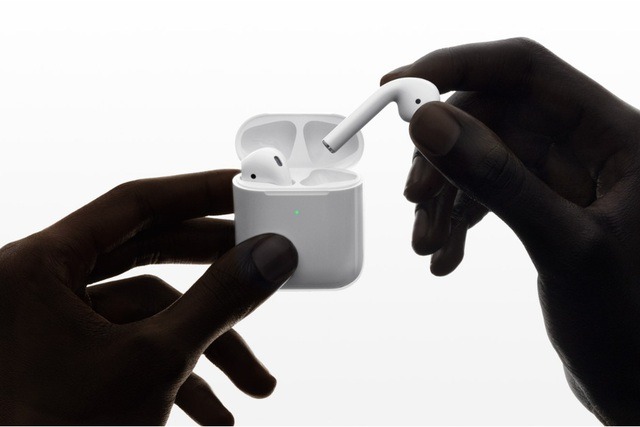 Vệ sinh AirPods bị bám bụi bẩn